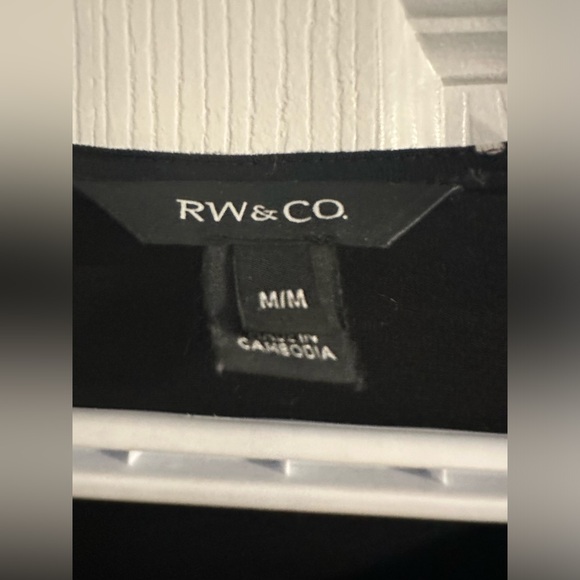 RW & Co Polka Dot long sleeved tee size medium - Picture 2 of 2